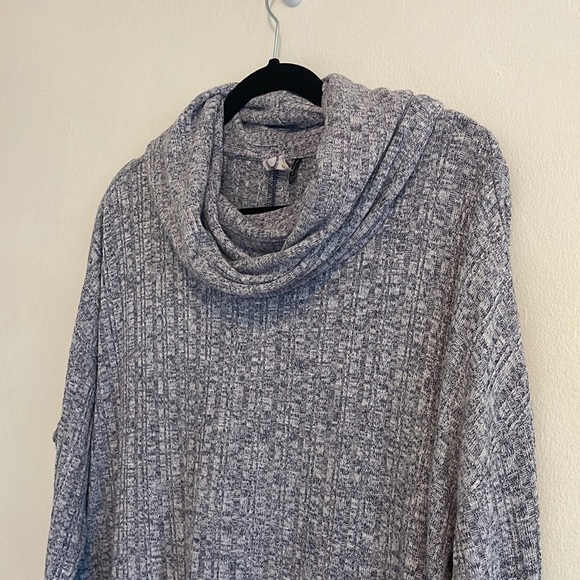 Anthropologie Sweater ✨ Size Large Long Sleeve Cowl Neck // Gray - Picture 6 of 11